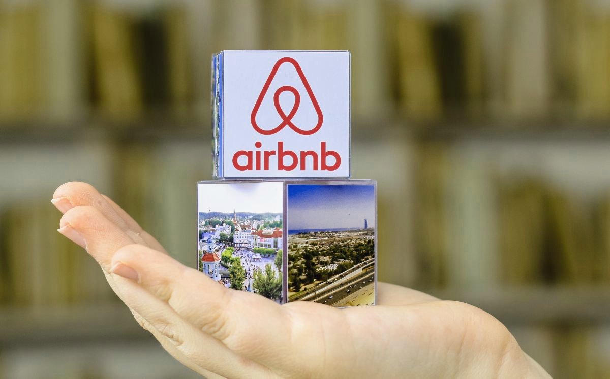 Featured image for “Airbnb y la reestructuración de servicios con inteligencia artificial”