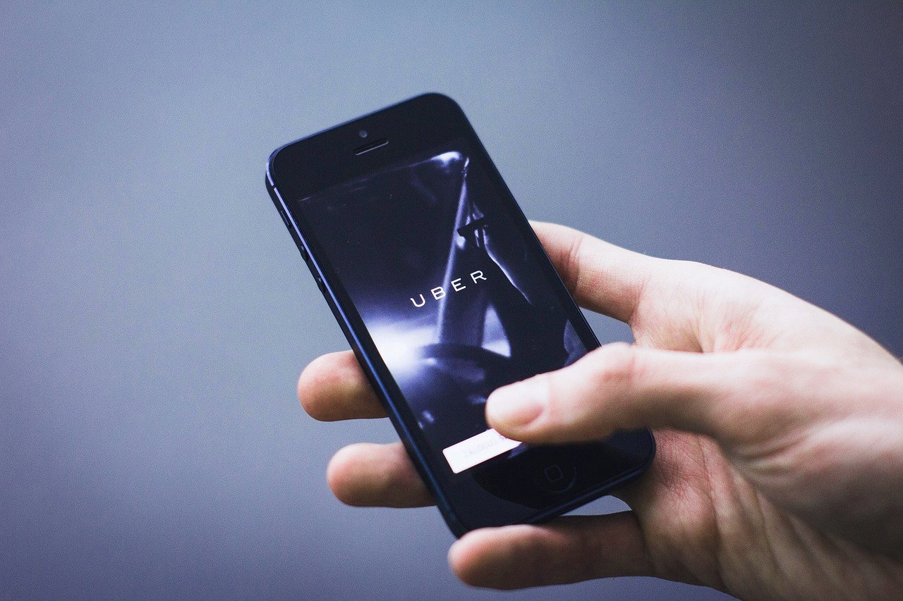 Featured image for “Uber recorta atención al cliente y apuesta por inteligencia artificial”